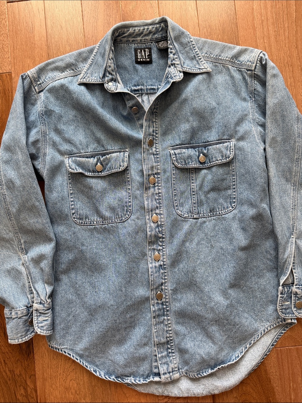 Vintage Gap 100% cotton denim 90s button down shirt! Small S jean shacket